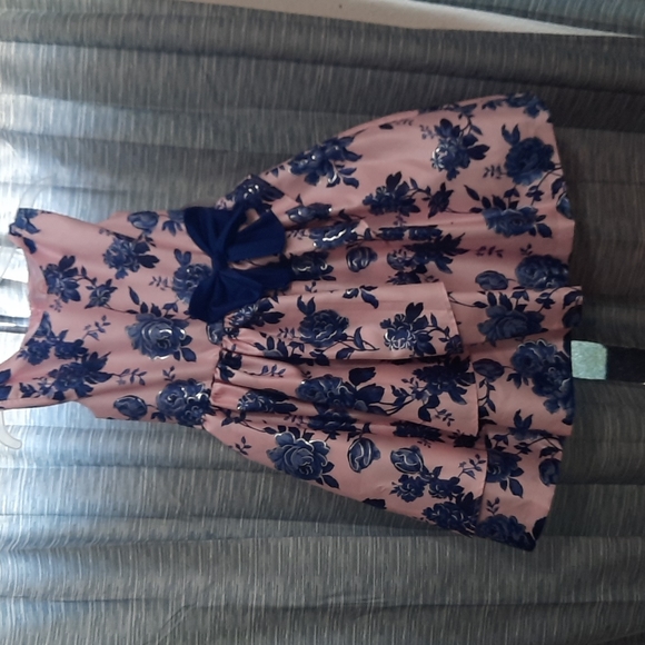 Little girl dress new with tags - Picture 1 of 4